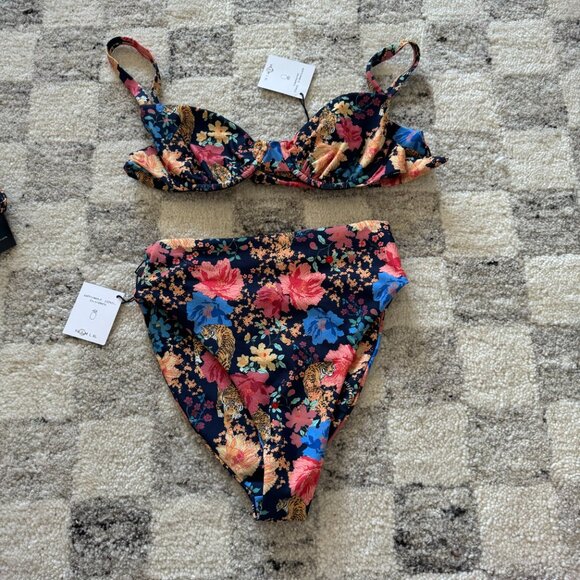 ✨ NWT ✨ Skatie Lola Bikini Top Bali - Picture 4 of 4